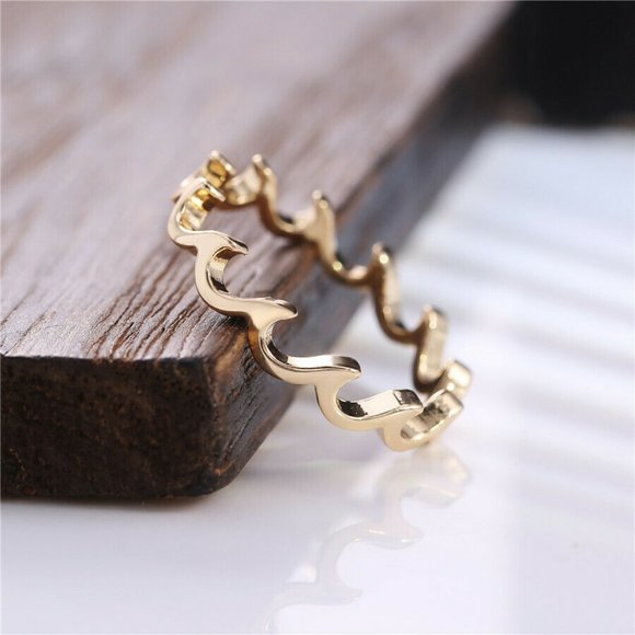 NWOT Dainty Gold Wave Ring - Picture 2 of 8